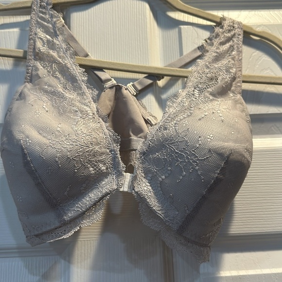 Spanx Undie-Tectable Lace Front Close Bralette S Light Gray - Picture 3 of 8